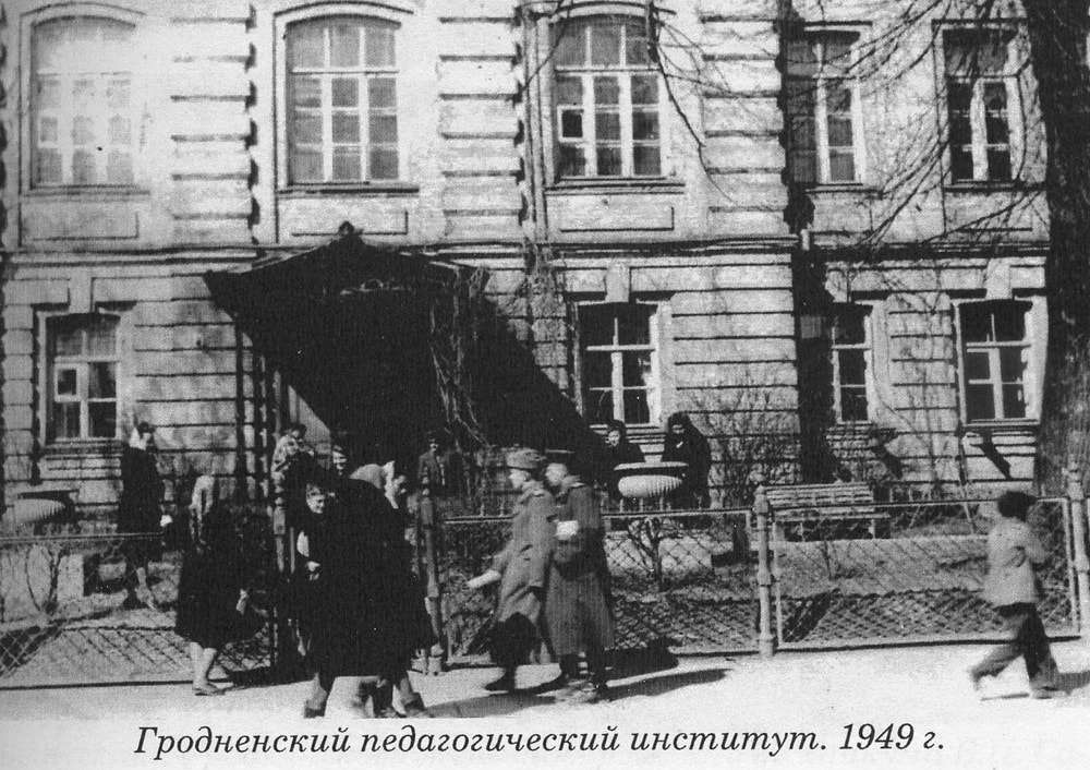 Ул. Ожешко, дом №22. Университет. Женская гимназия (1893). Церковь Святых Жен-Мироносиц при Гродненской женской Мариинской гимназии (утраченное)