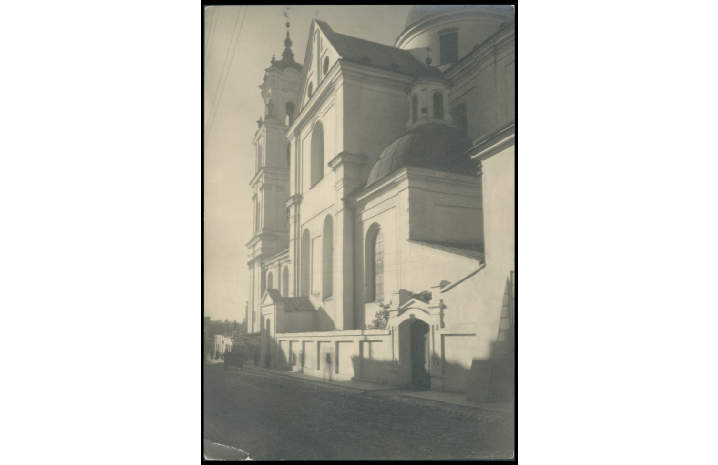 Ул. Карла Маркса, дом №4. Фарный костёл (1705)