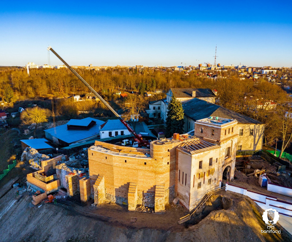 Ул. Замковая, 22 (Старозамковая). Старый замок (XIV в.)