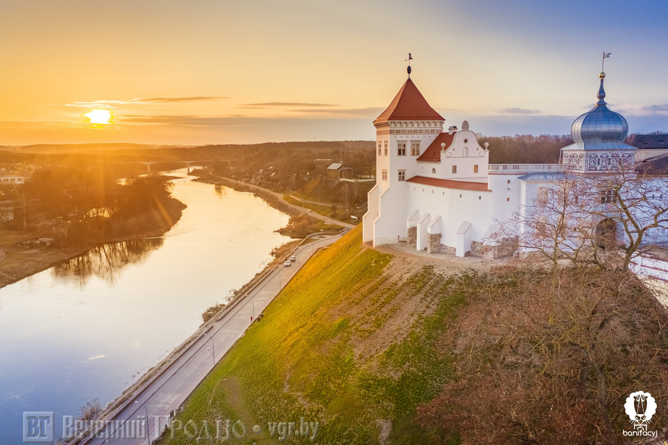 Ул. Замковая, 22 (Старозамковая). Старый замок (XIV в.)