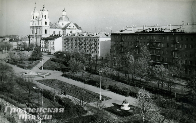 Ул. Карла Маркса, дом №1. Дворец Стефана Батория XVI в.