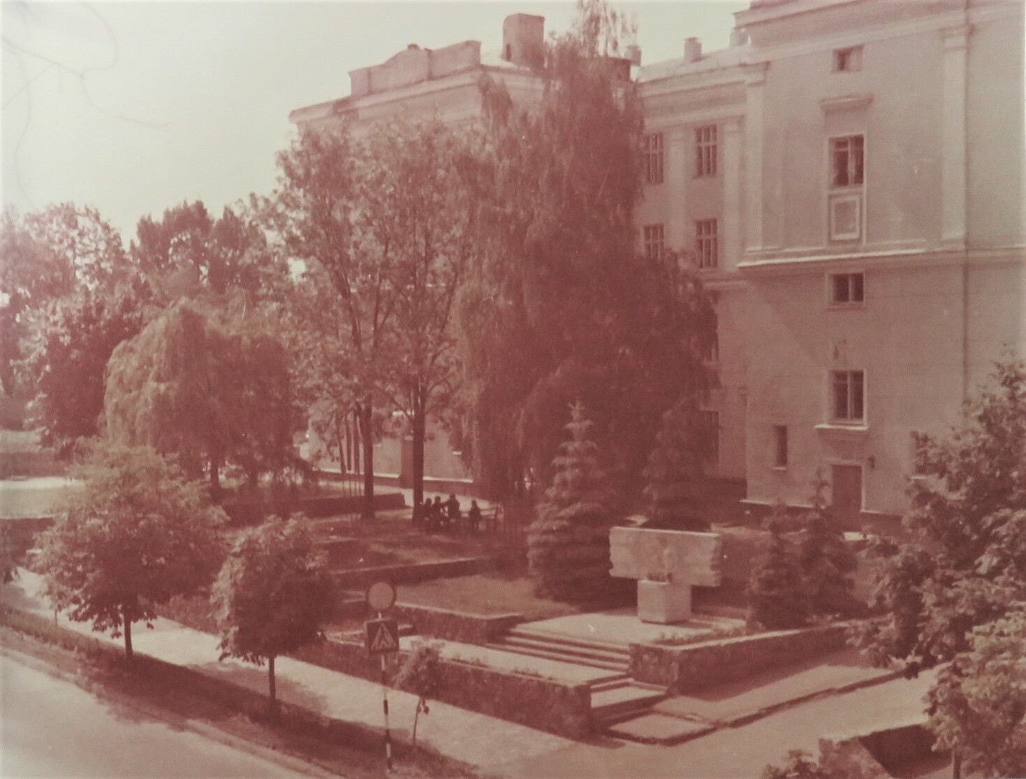 Ул. Парижской Коммуны, дом №3. Городская гимназия (с 2008 г.)
