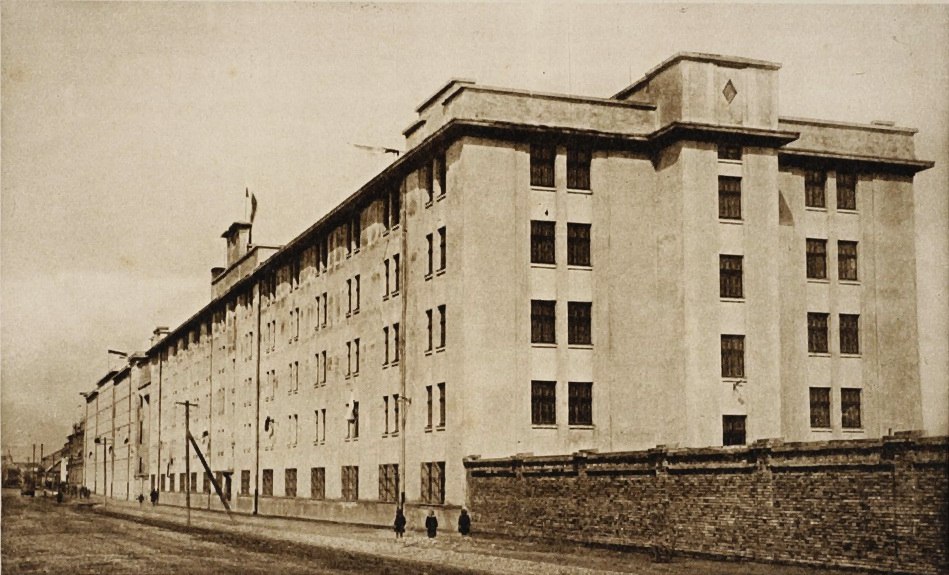 Ул. Мостовая, дом №31. Табачная(1878–1931), перчаточная(1967–2017) фабрики