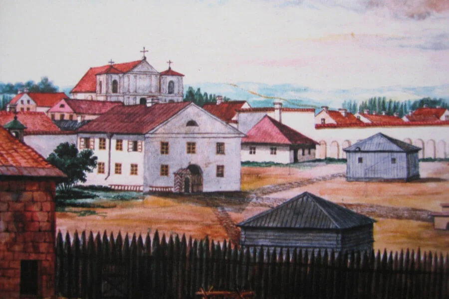 Ул. Кирова, дом №1. Гродненская тюрьма. Мемориальная доска «В память о жертвах геноцида». Церковь святителя Николая при Гродненской тюрьме (утраченное)