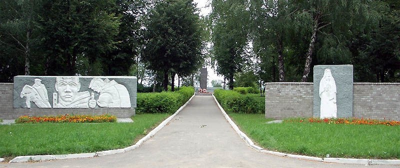 Ул. Фолюш. Узникам шталага 324. Мемориал на братской могиле погибших советских военнопленных